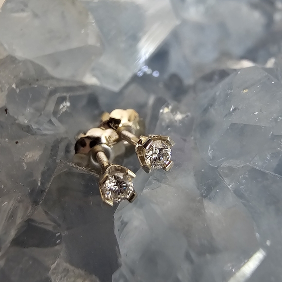 Genuine diamond stud earrings in 14k white gold. - Picture 5 of 6